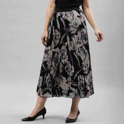 Women Black & Beige Printed Flared Midi Skirt